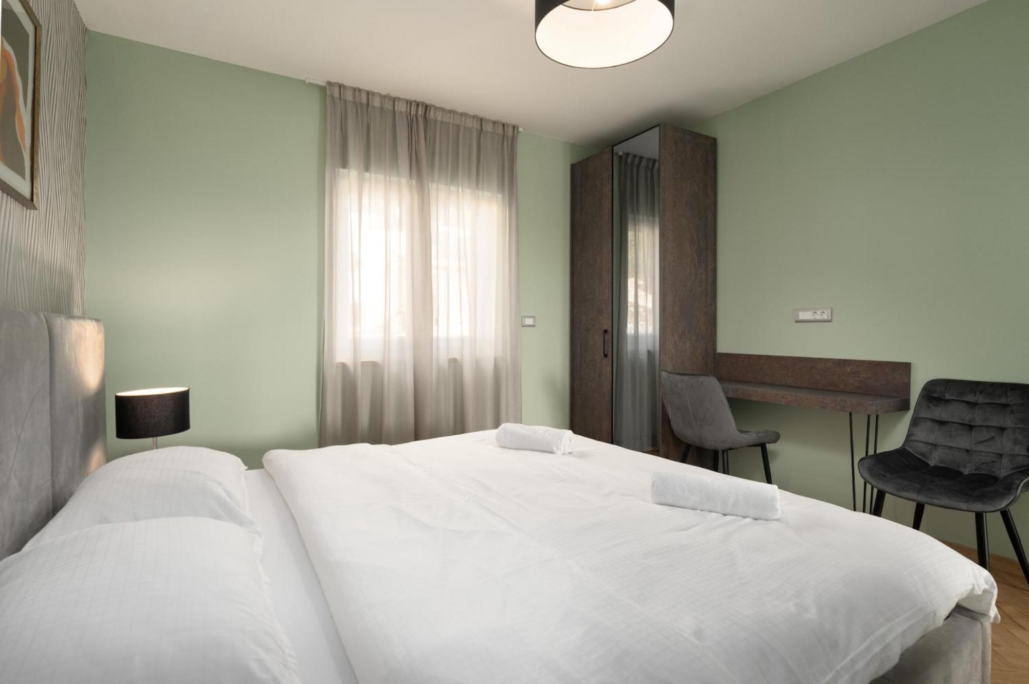 Larum Apartmens Vrsar Exterior photo