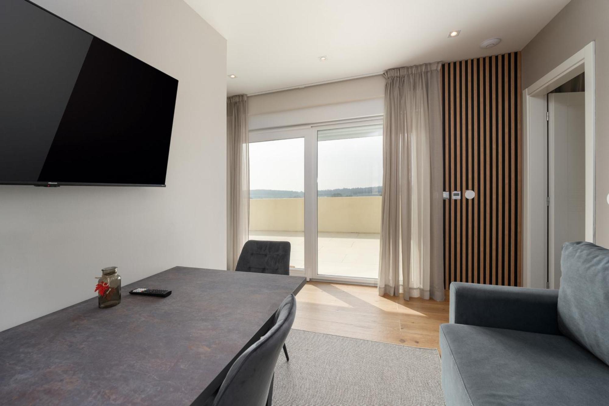 Larum Apartmens Vrsar Exterior photo