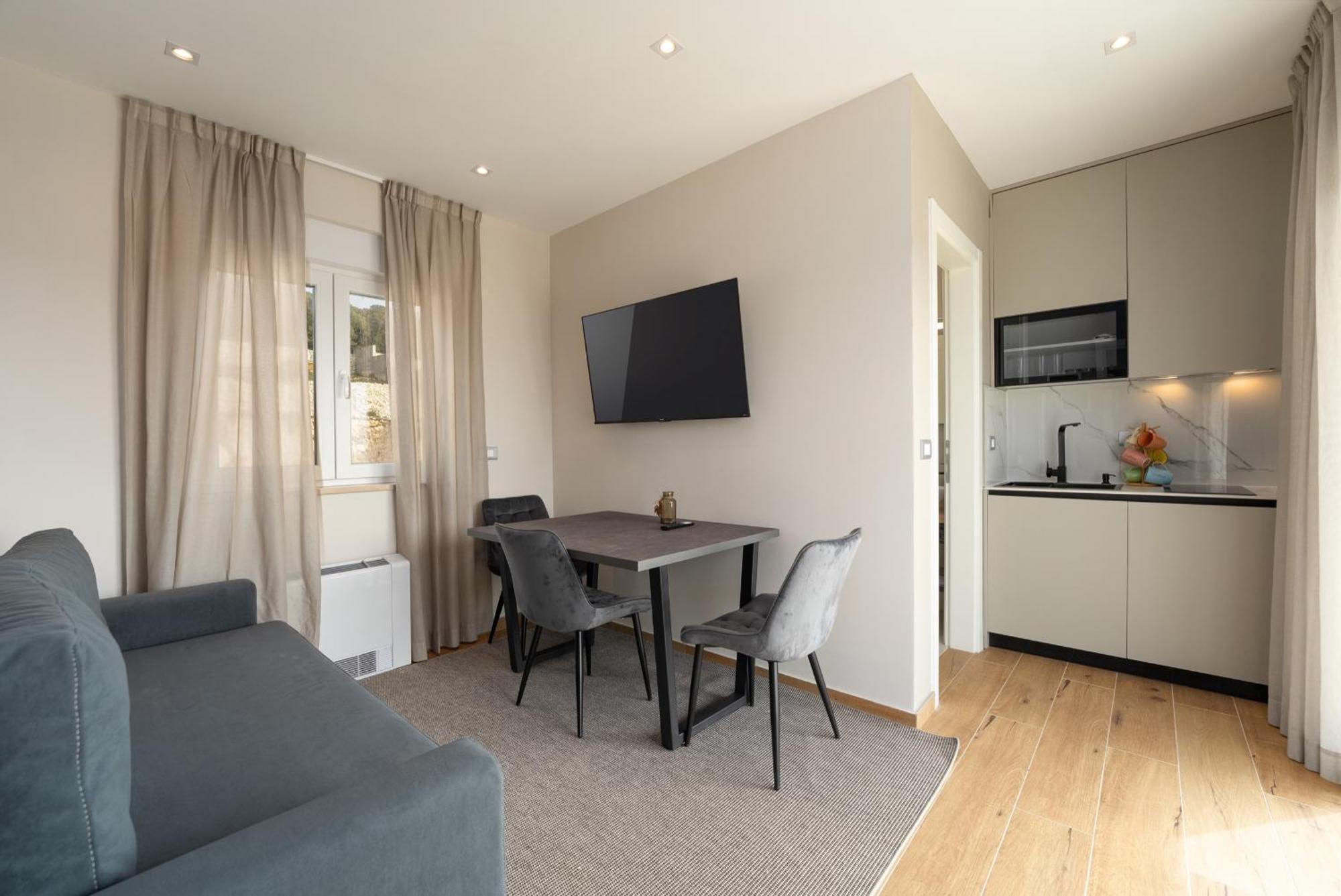 Larum Apartmens Vrsar Exterior photo