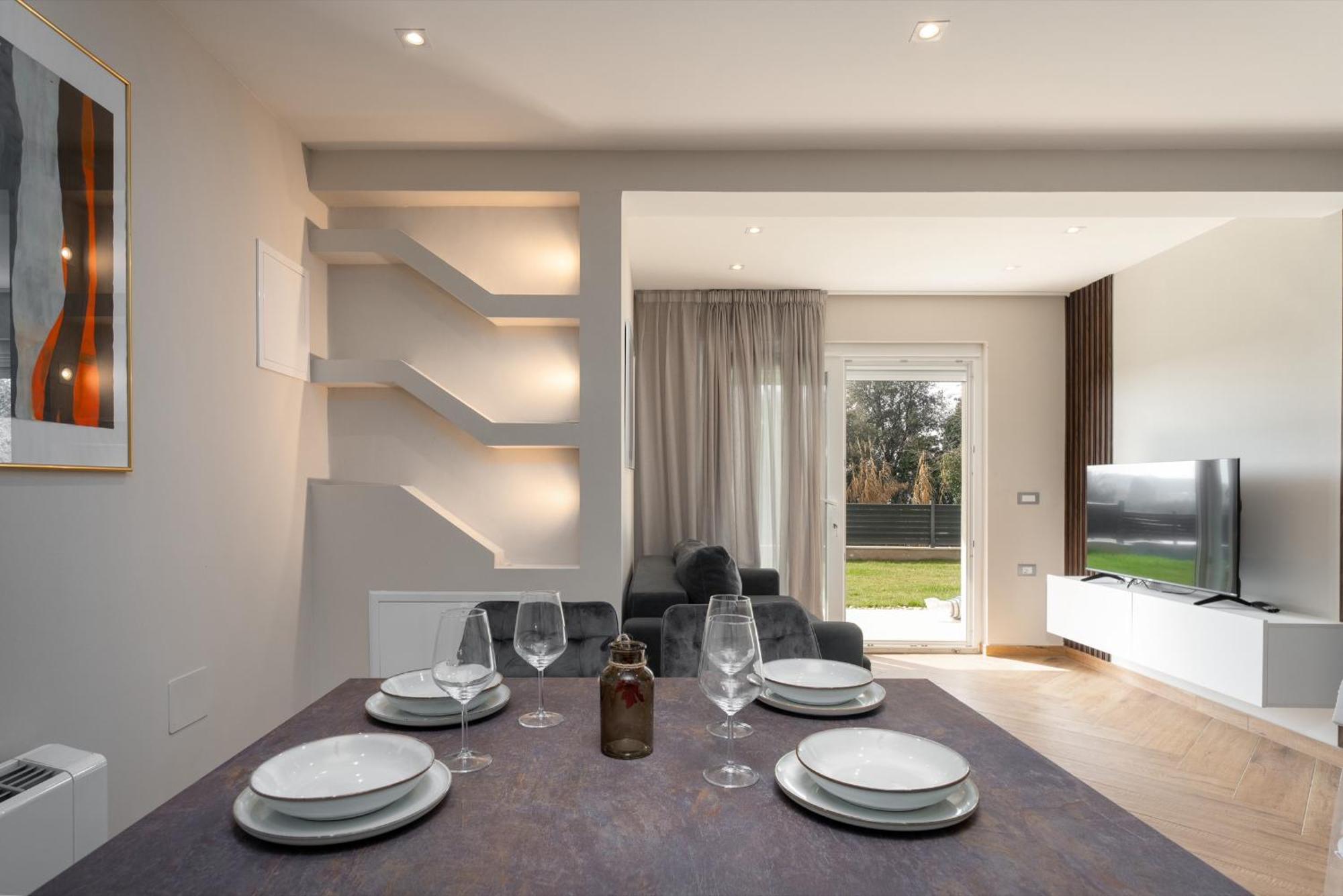 Larum Apartmens Vrsar Exterior photo