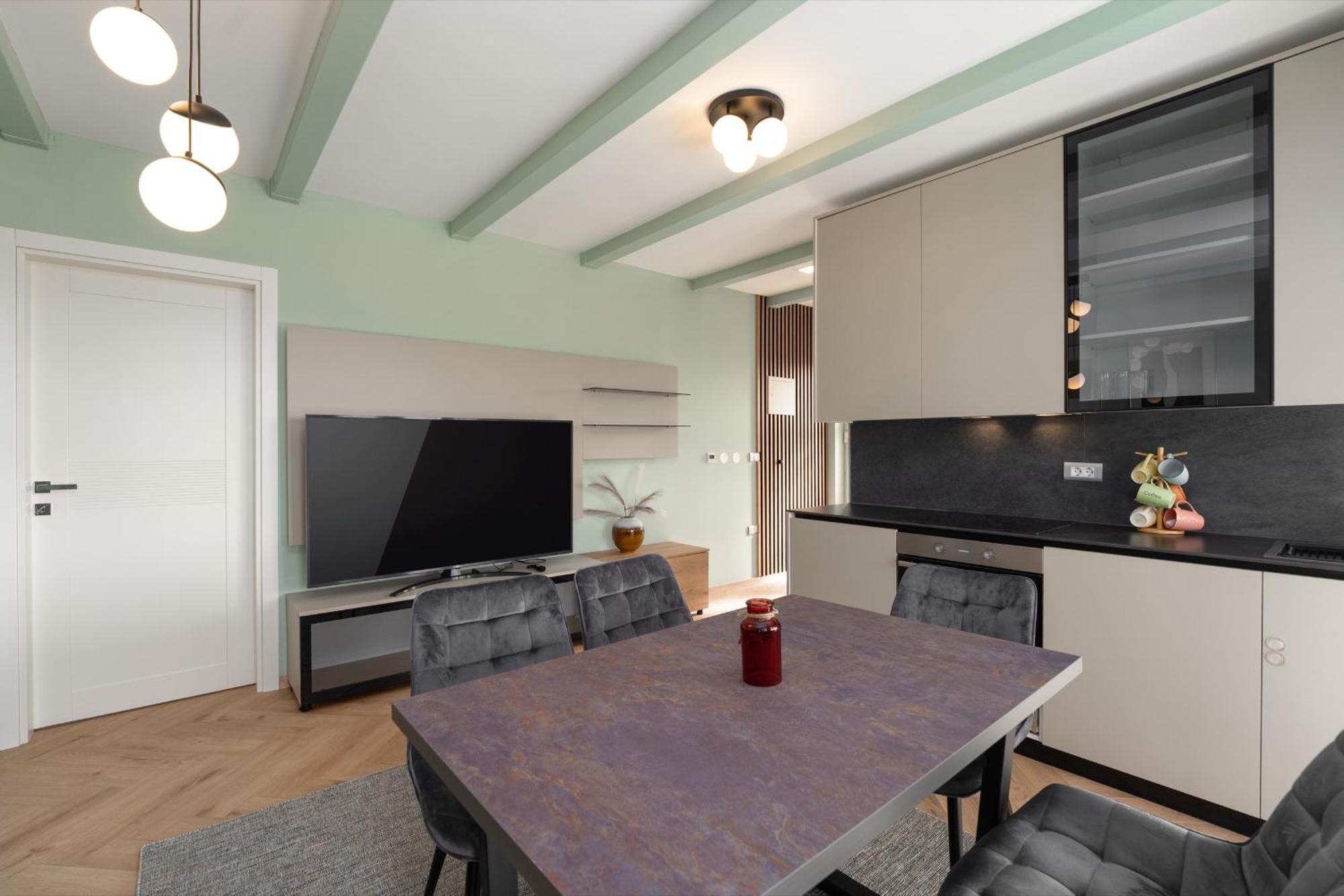 Larum Apartmens Vrsar Exterior photo
