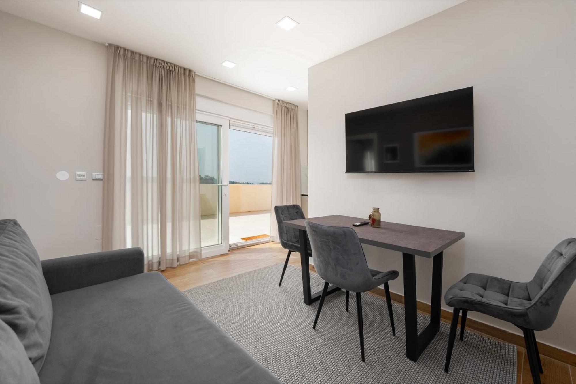Larum Apartmens Vrsar Exterior photo