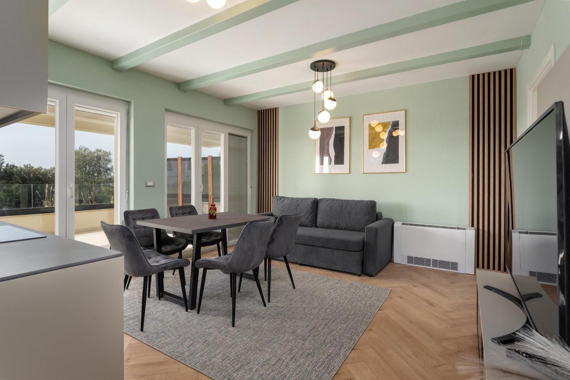 Larum Apartmens Vrsar Exterior photo
