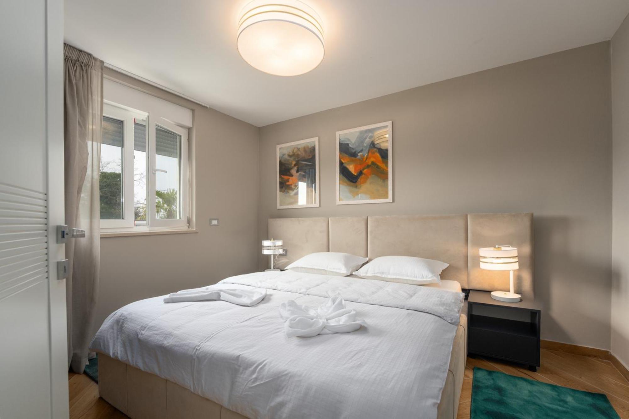 Larum Apartmens Vrsar Exterior photo