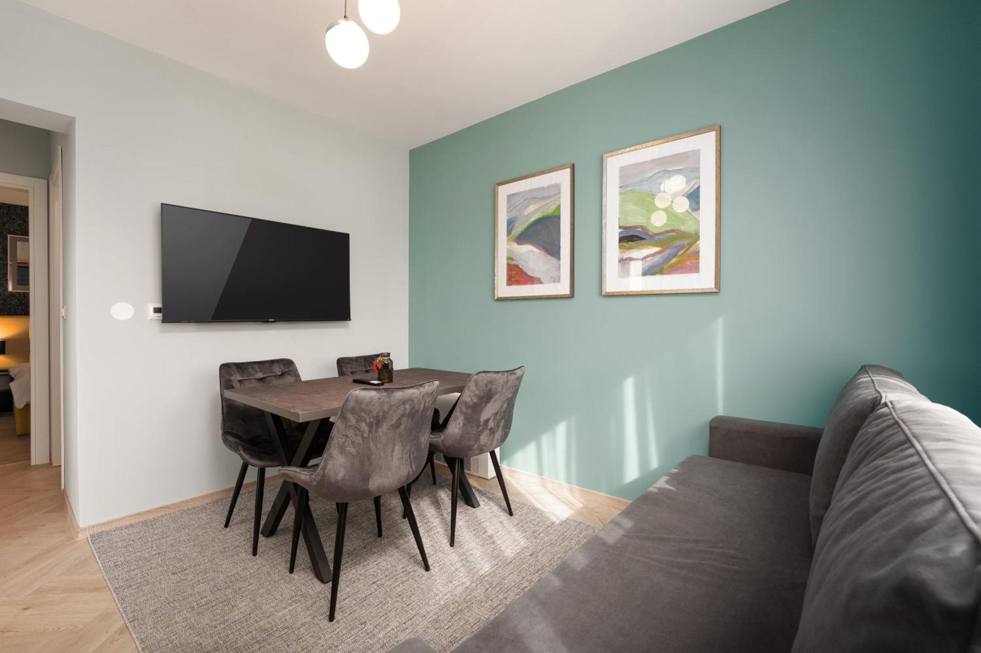 Larum Apartmens Vrsar Exterior photo