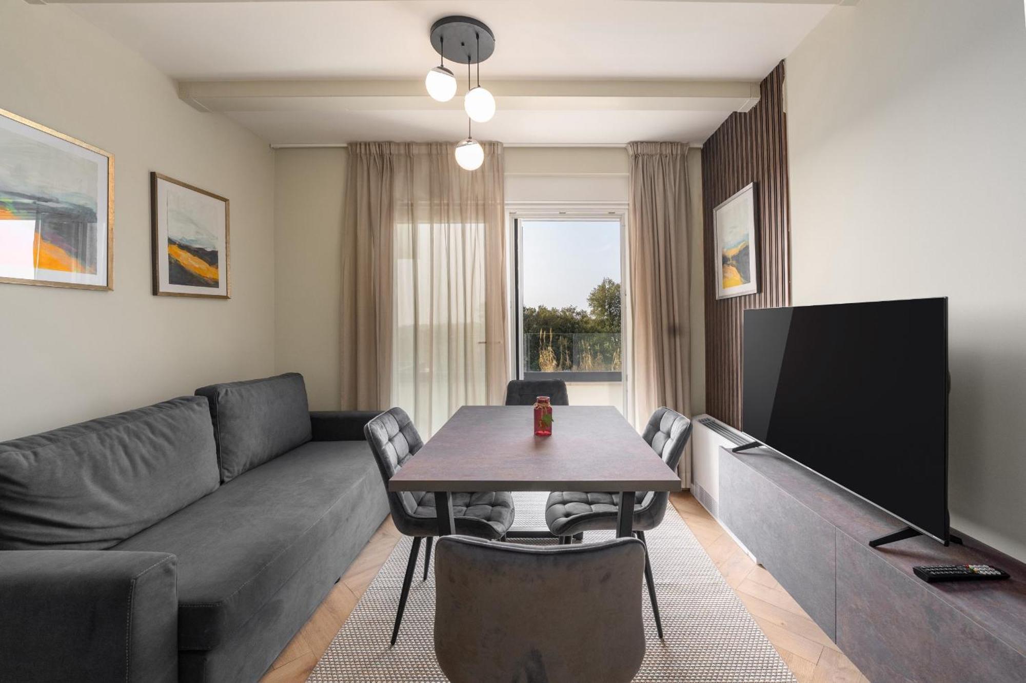 Larum Apartmens Vrsar Exterior photo