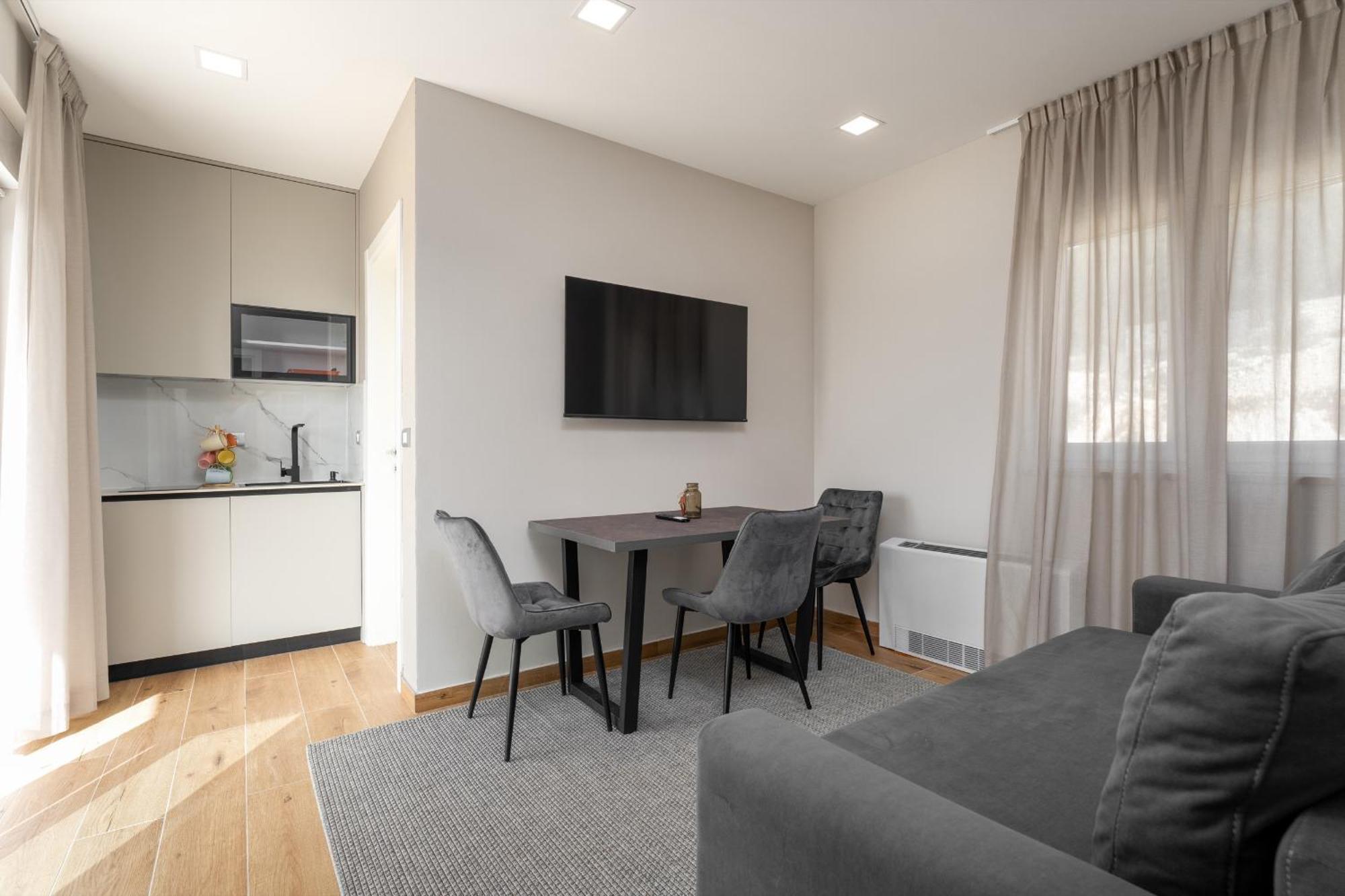 Larum Apartmens Vrsar Exterior photo