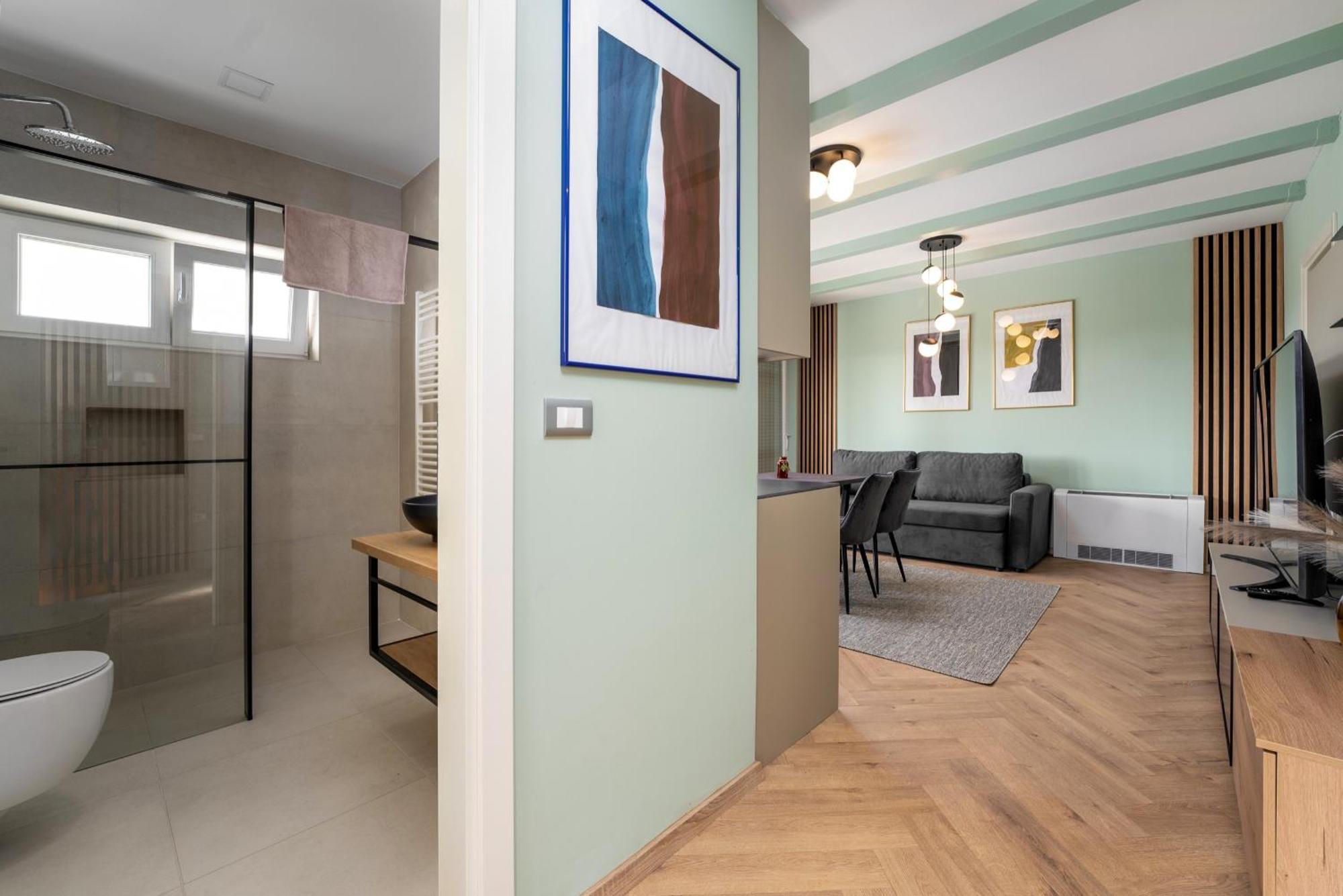 Larum Apartmens Vrsar Exterior photo