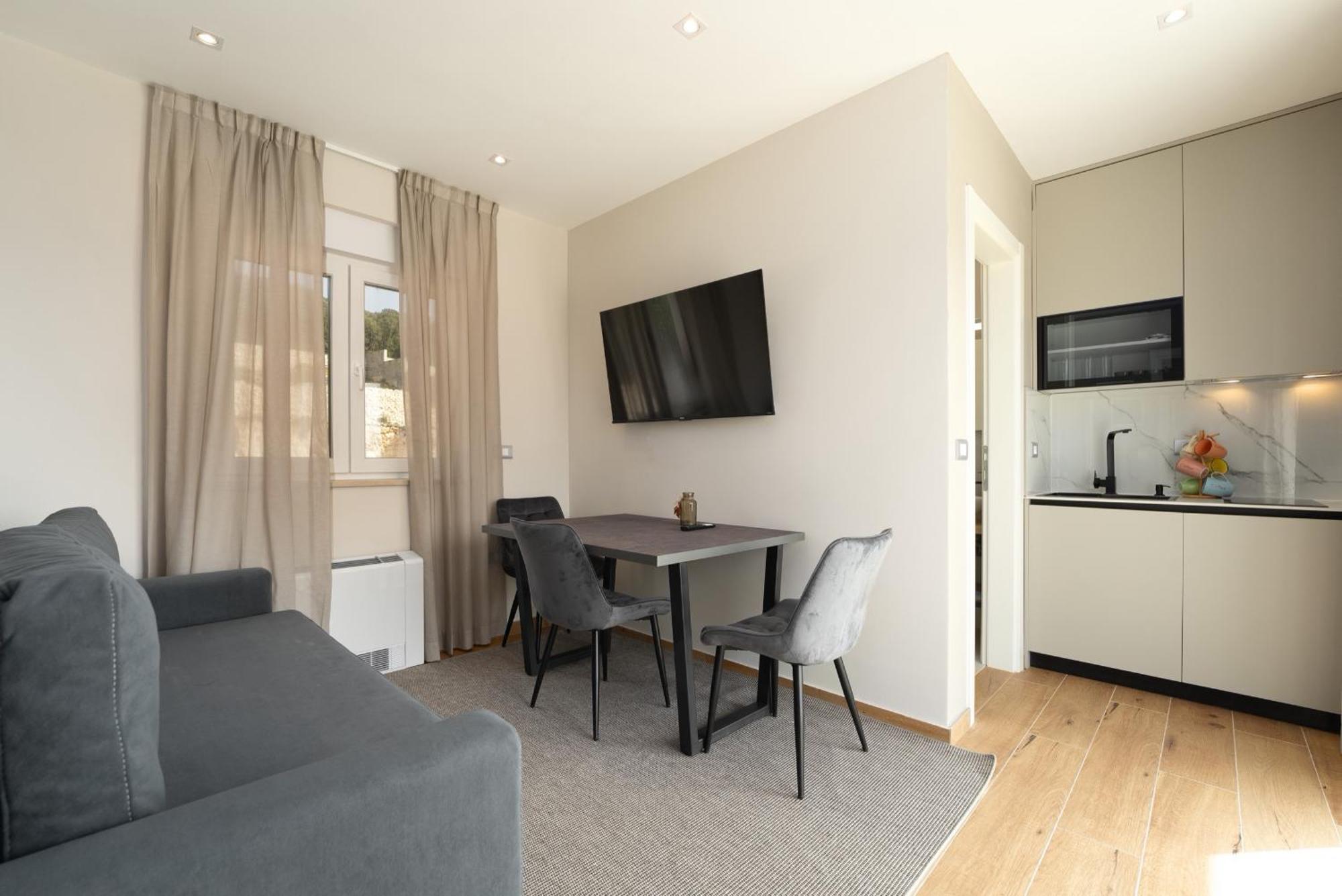 Larum Apartmens Vrsar Exterior photo