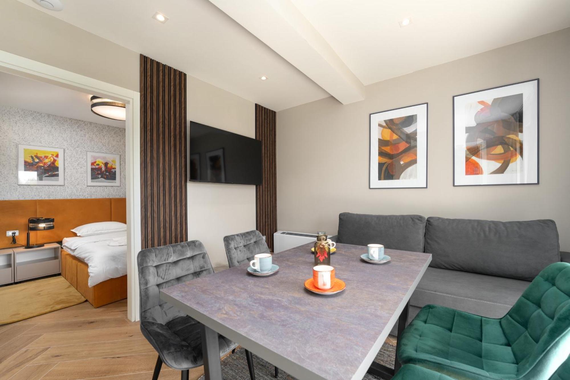 Larum Apartmens Vrsar Exterior photo